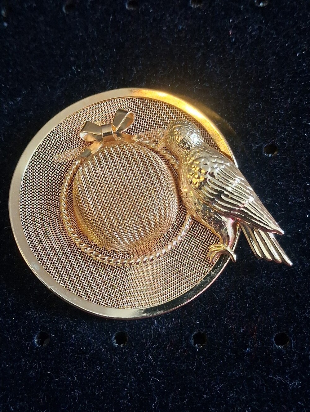 Goldtone Bird on Hat Decorative Accessory Brooch